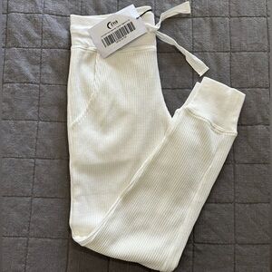 Zyia Girl’s White Don’t Wake Me Thermal Joggers (NWT)